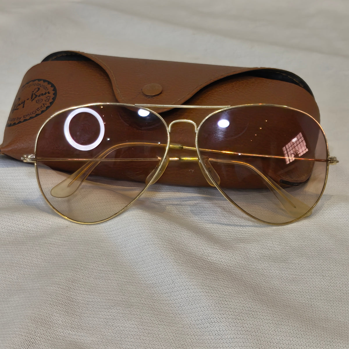 Lunette ray ben usa bl 4cison dégradé or /10k
T62
Prix 55000