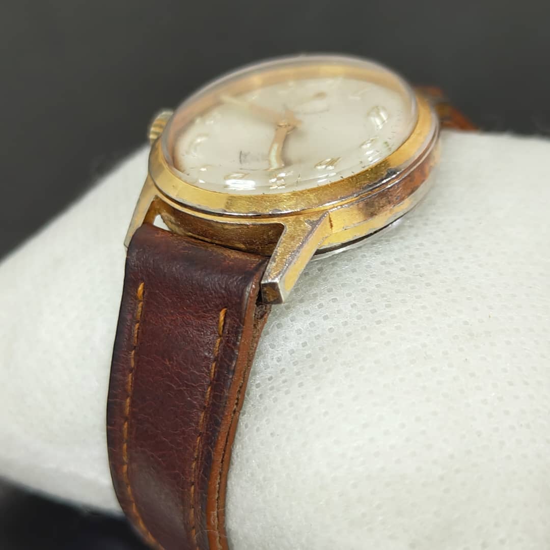 Montre elfa mécanique vintage original 
34mm
Prix 10000
