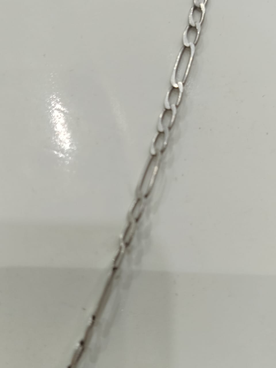 سلسلة فضة وخامسة