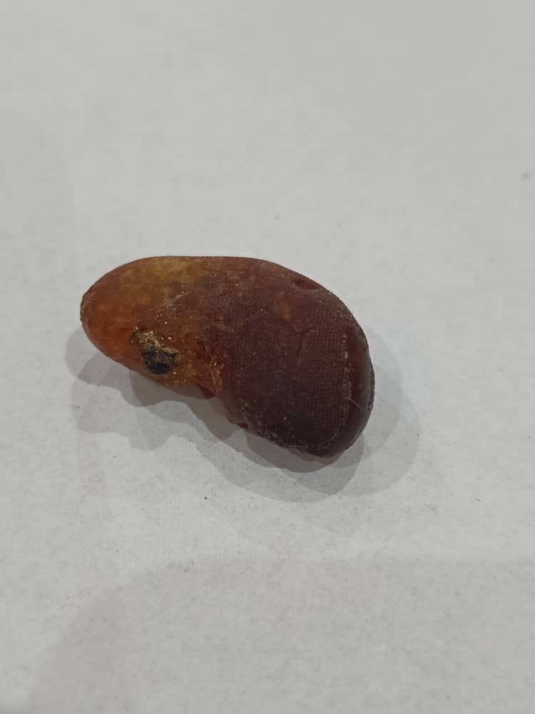 قطعة كهرمان طبيعي