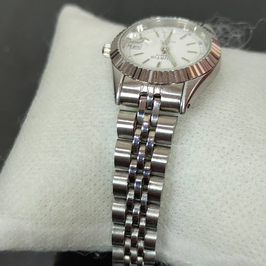 Montre curtis Genève quartz femme/ثمنمية ألف
سعر 8000