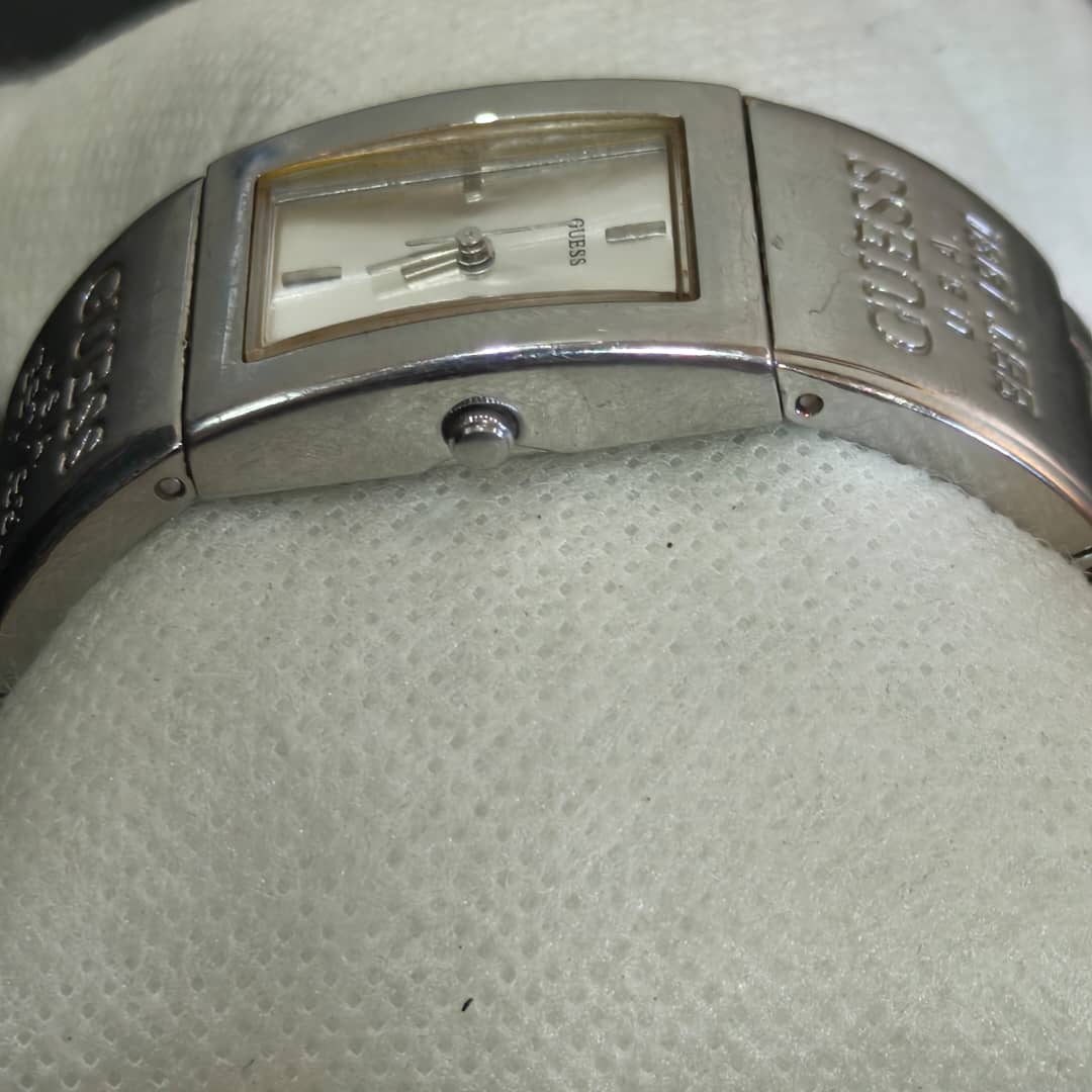 Montre Guess femme original 
Prix 7500