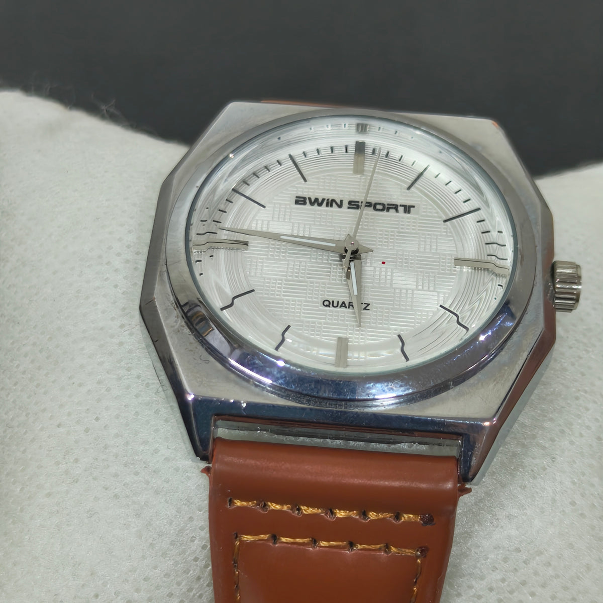 Montre bwn sport Quartz original ثمنمية ألف 
40mm
Prix 8000