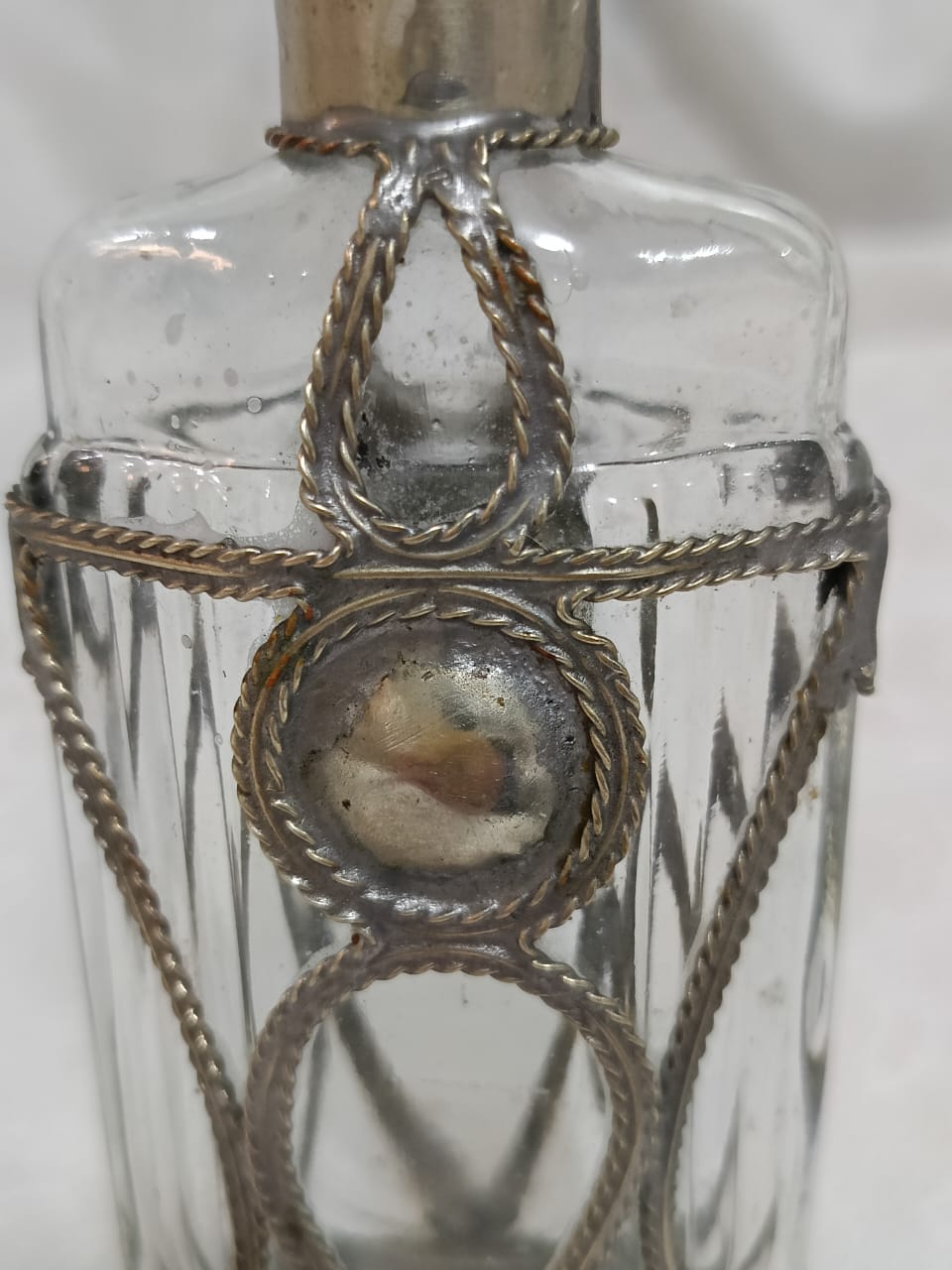 قارورة عطر قديمة للديكور