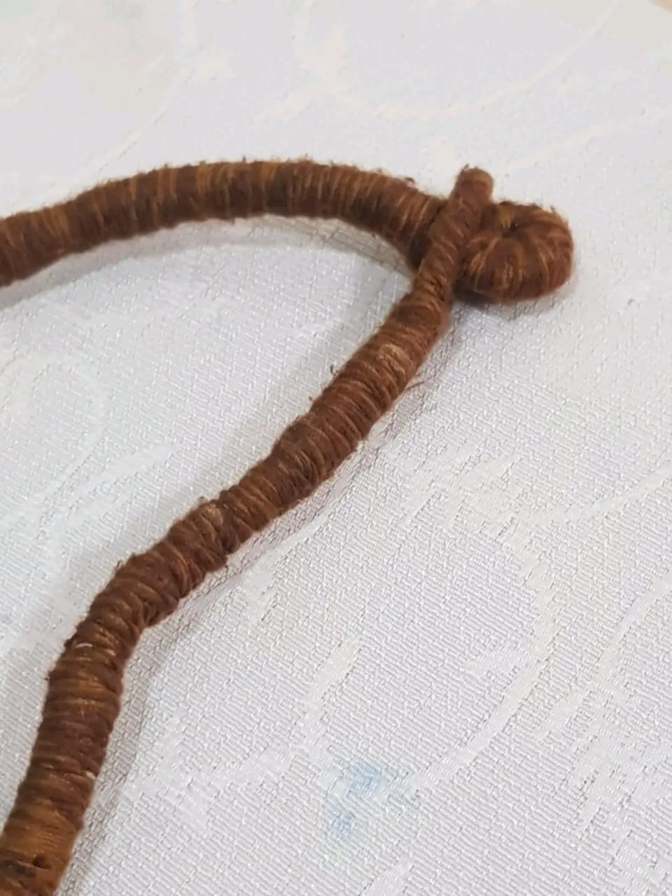 عقد بحجر طبيعي طوله مغلق 21cm
