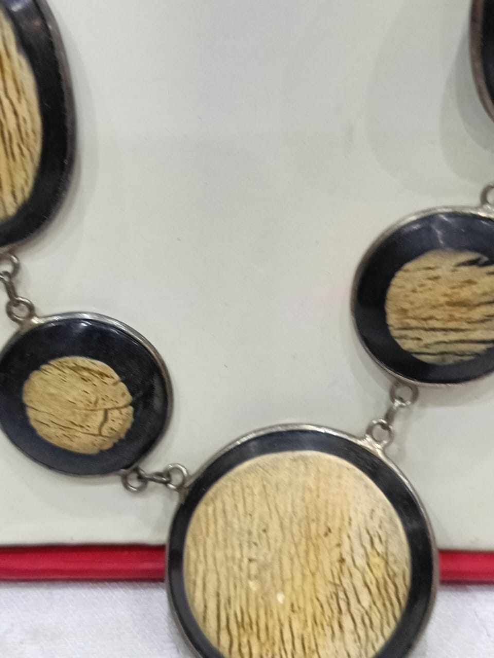 عقد تحفة فضة وعااج