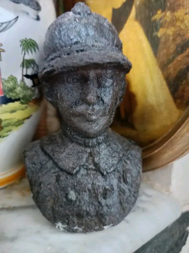 Ancien statut 18cm