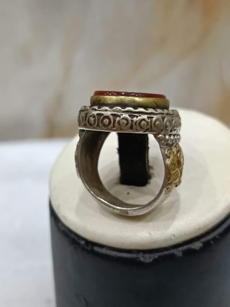 خاتم فضة بحجر عقيق منقوش