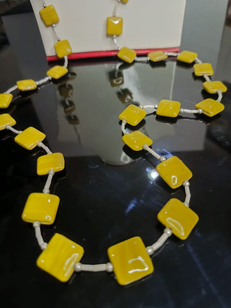 عقد تحفة بحجر عقيق