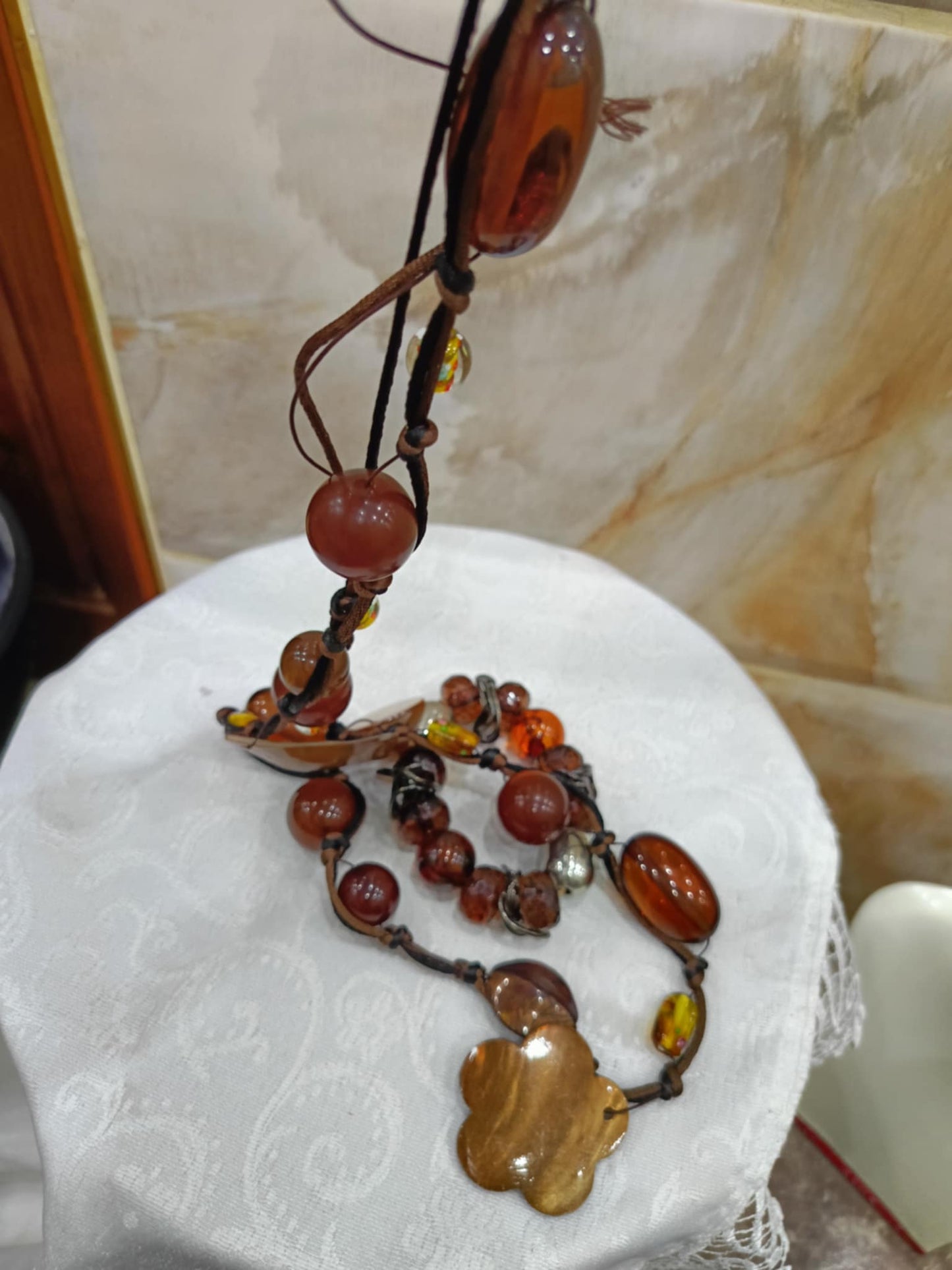 عقد و سوار  بأحجار