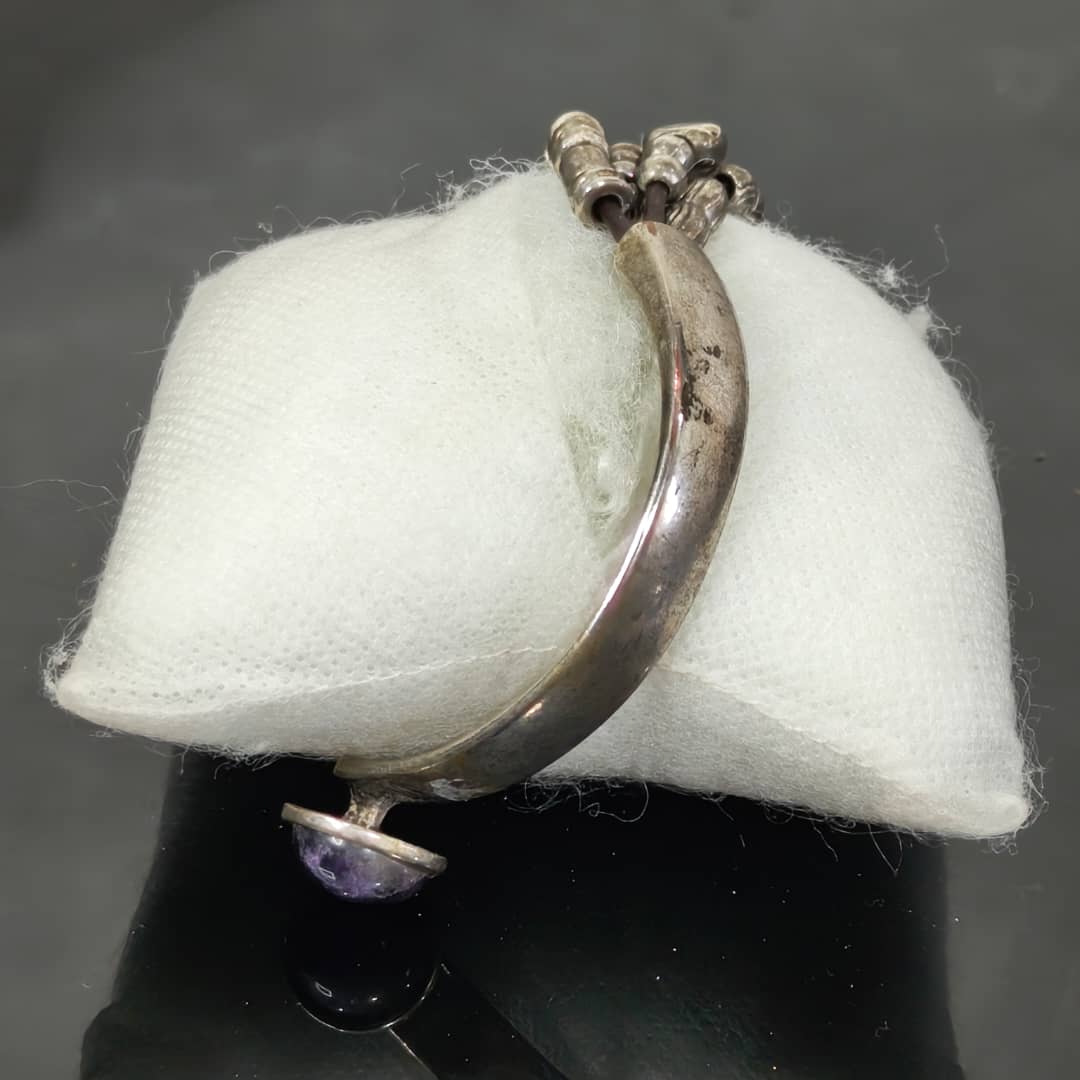سوار تغليف فضة واحد حر بحجر أمتيست
طول 16cm
Prix 10000