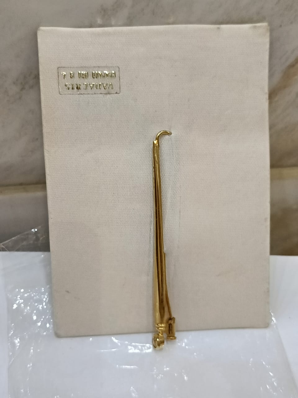 بروش ربطة عنق بلاكي بحجر