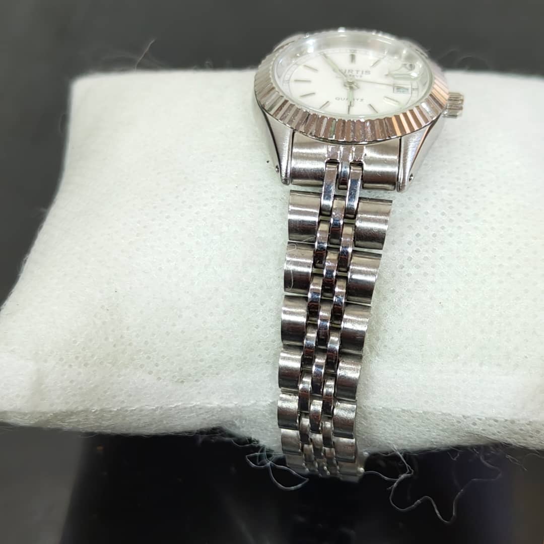 Montre curtis Genève quartz femme/ثمنمية ألف
سعر 8000