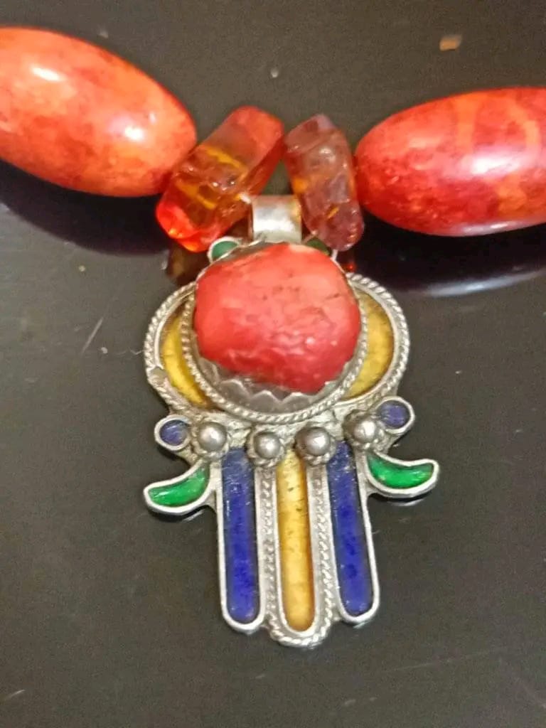 عقد و سوار من المرجان