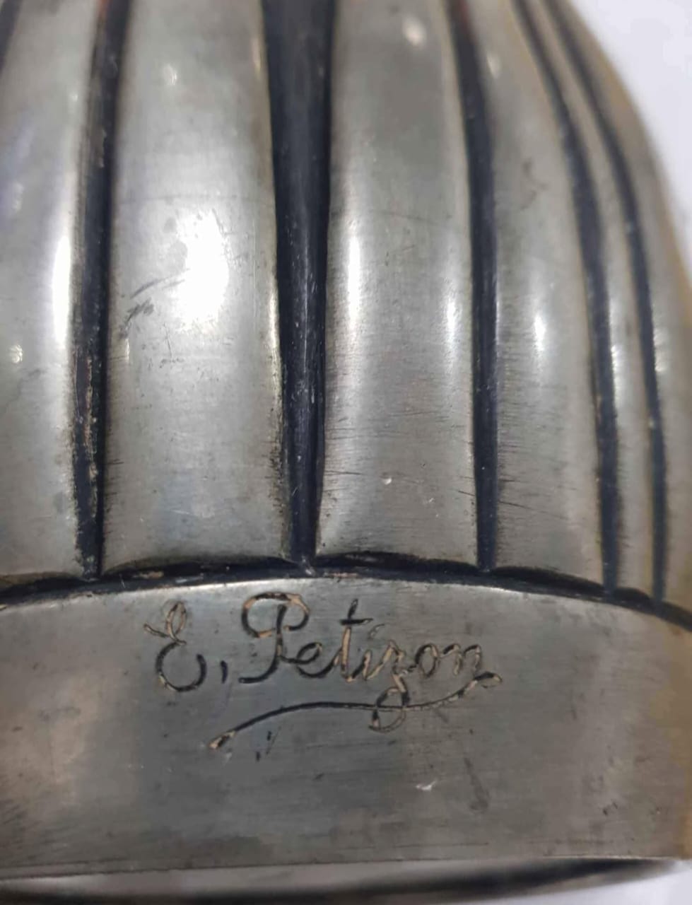 Vase signé Acier 30cm