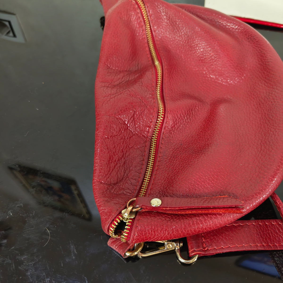 Sac genuine leather en cuir femme original 
30/20cm
Prix 12000