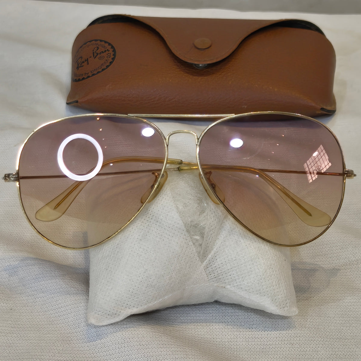 Lunette ray ben usa bl 4cison dégradé or /10k
T62
Prix 55000