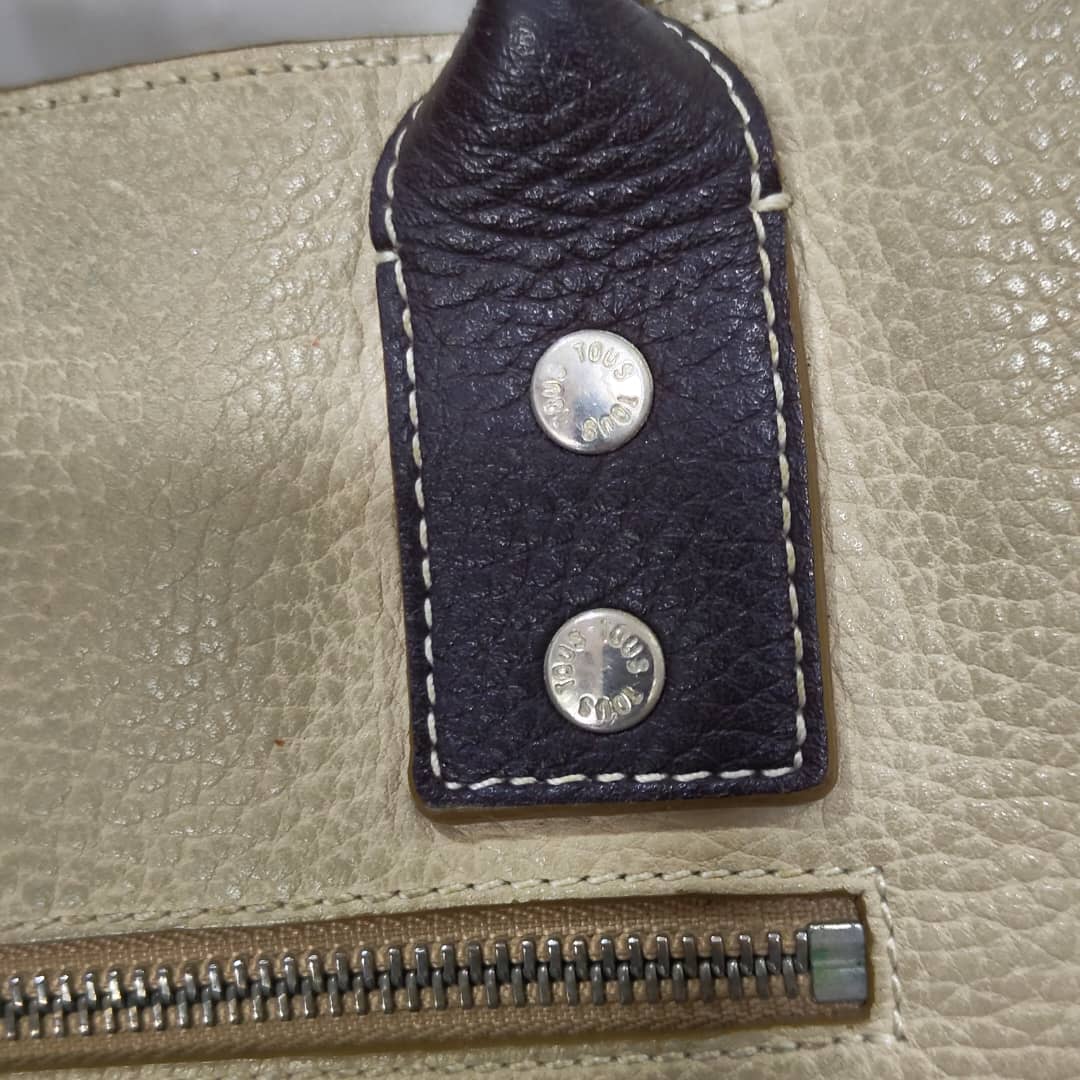 Sac tous en cuir femme original 
30/26cm
Prix 12000