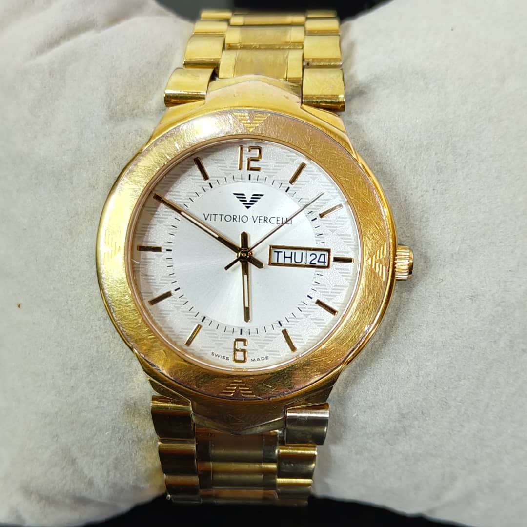 Montre Vittorio Vercelli en plaqué or Quartz original/زوج ملايين ومتين 
40mm
Prix 22000