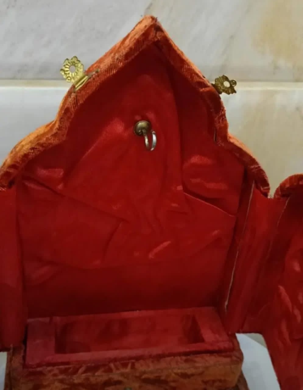 صندوق مصحف ومسابح عتيق