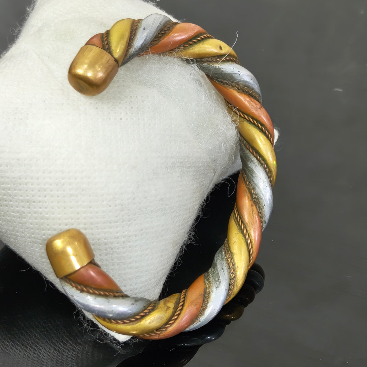سوار نحاس ملون تحفة
قطر 6cm
Prix 5000