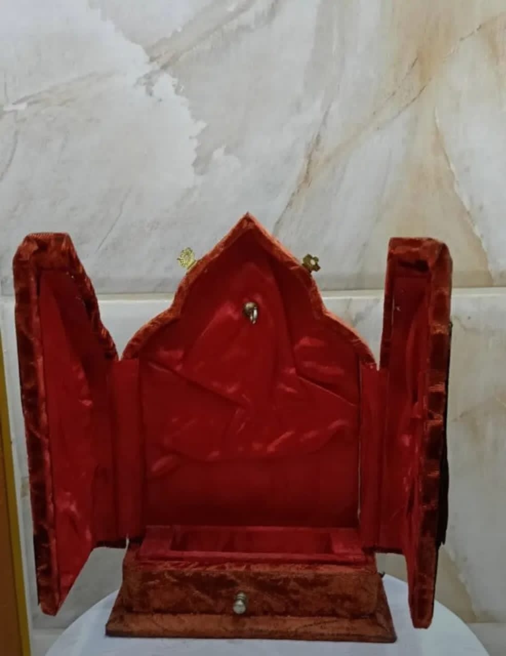 صندوق مصحف ومسابح عتيق