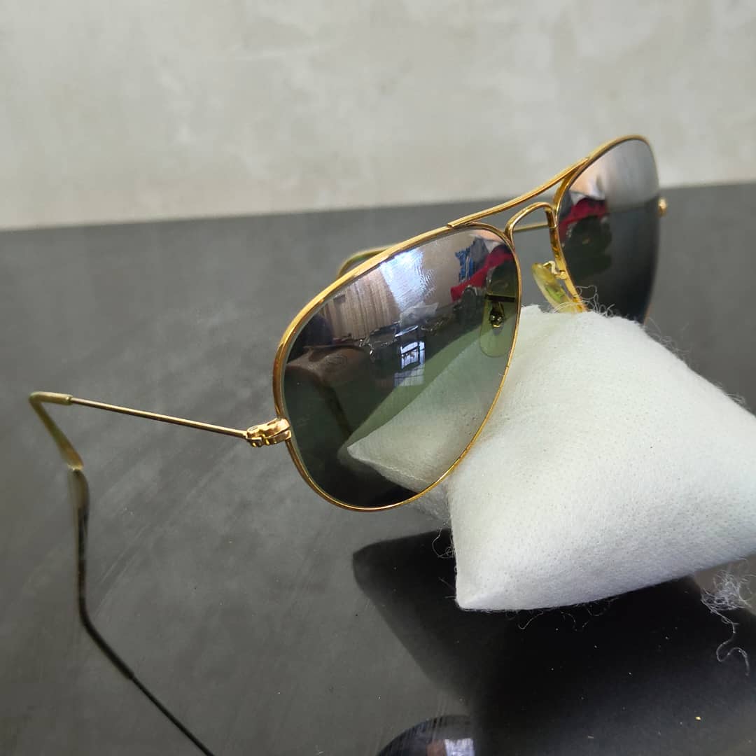 Lunette ray ben usa bl miroire rare original/زوج  
ملايين وثمنميةألف 
58/14
Prix 28000