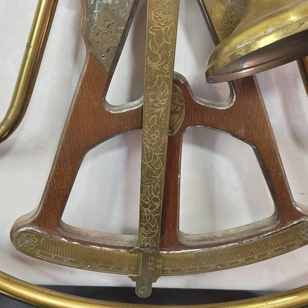 Ancien lustre louisaine Art déco signé rare original 
95cm/65cm
Prix 35000
