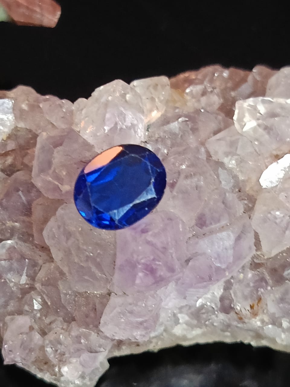 Pierre saphir bleu