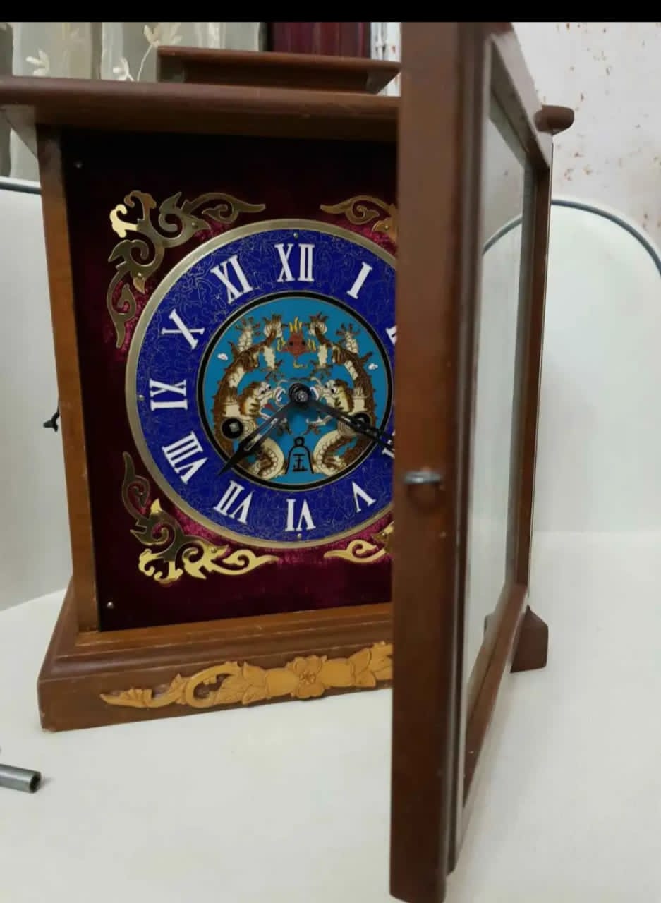 ساعة خشبية تعمل ينقصها مفتاح
22cm/16cm