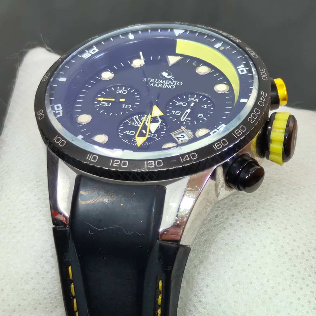 Montre strumento Marino chronographe Quartz original/ زوج ملايين ونصف 
40mm
Prix 25000