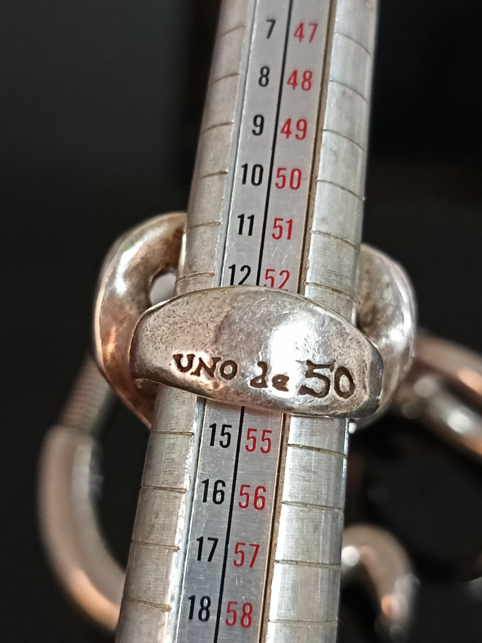سوار مع خاتم مغلفين بالفضة