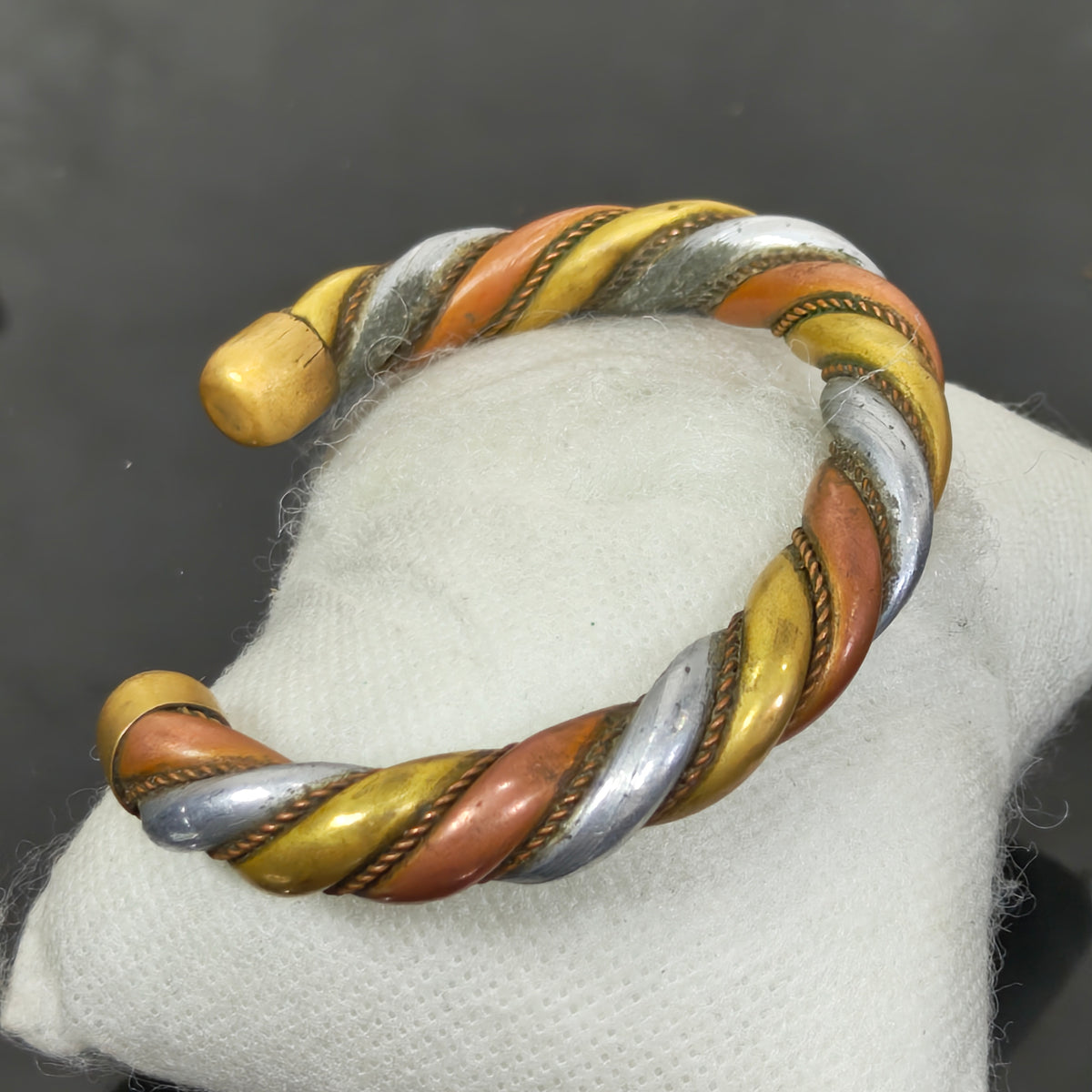 سوار نحاس ملون تحفة
قطر 6cm
Prix 5000