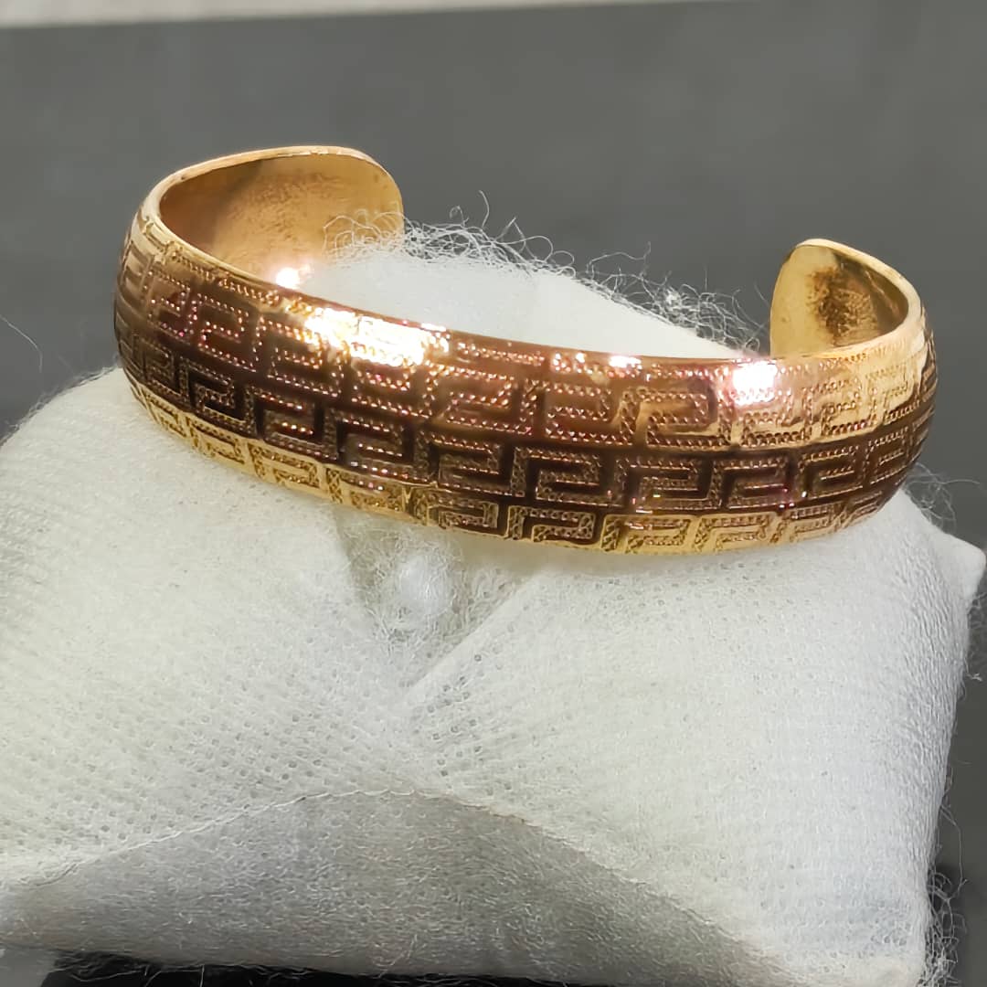 سوار بلاكي فرنسي 
قطر 6 cm
Prix 4500