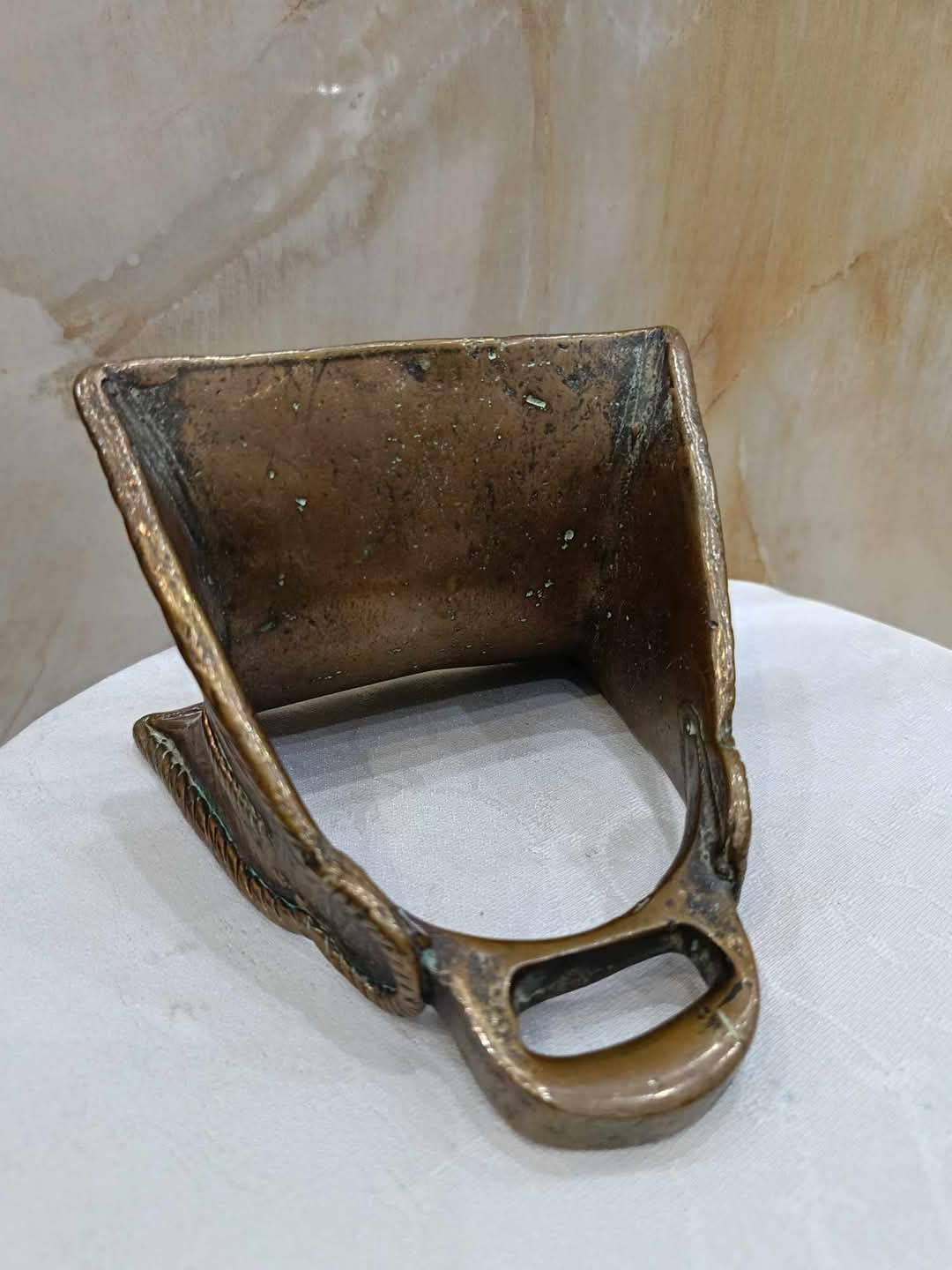 مركب سرج عربي برونز أحمر ( توجد جهة واحدة فقط)