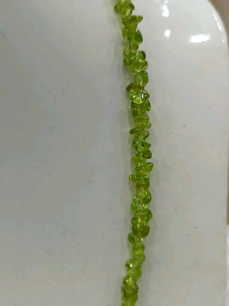 عقد بحجر طبيعي
