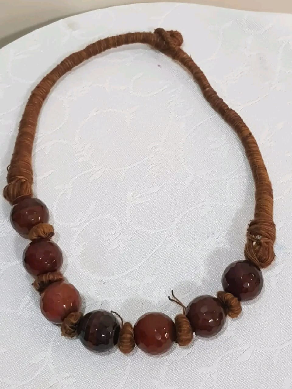 عقد بحجر طبيعي طوله مغلق 21cm