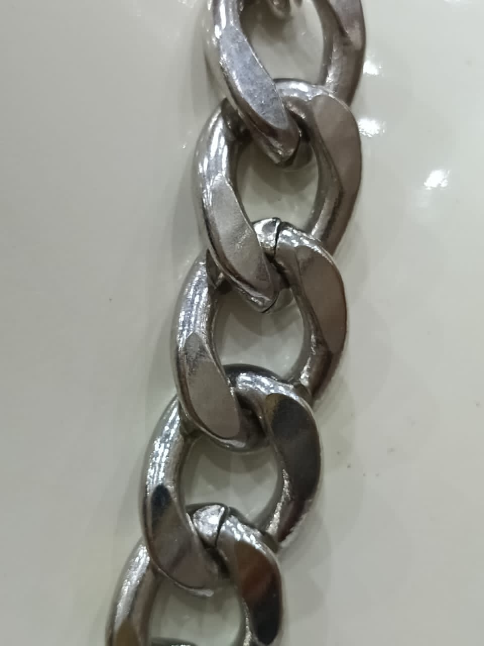 سلسلة بلاكي أبيض و أصفر طولها 22cm