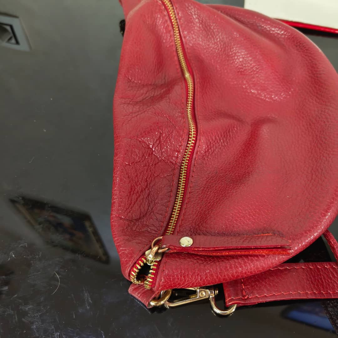Sac genuine leather en cuir femme original 
30/20cm
Prix 12000