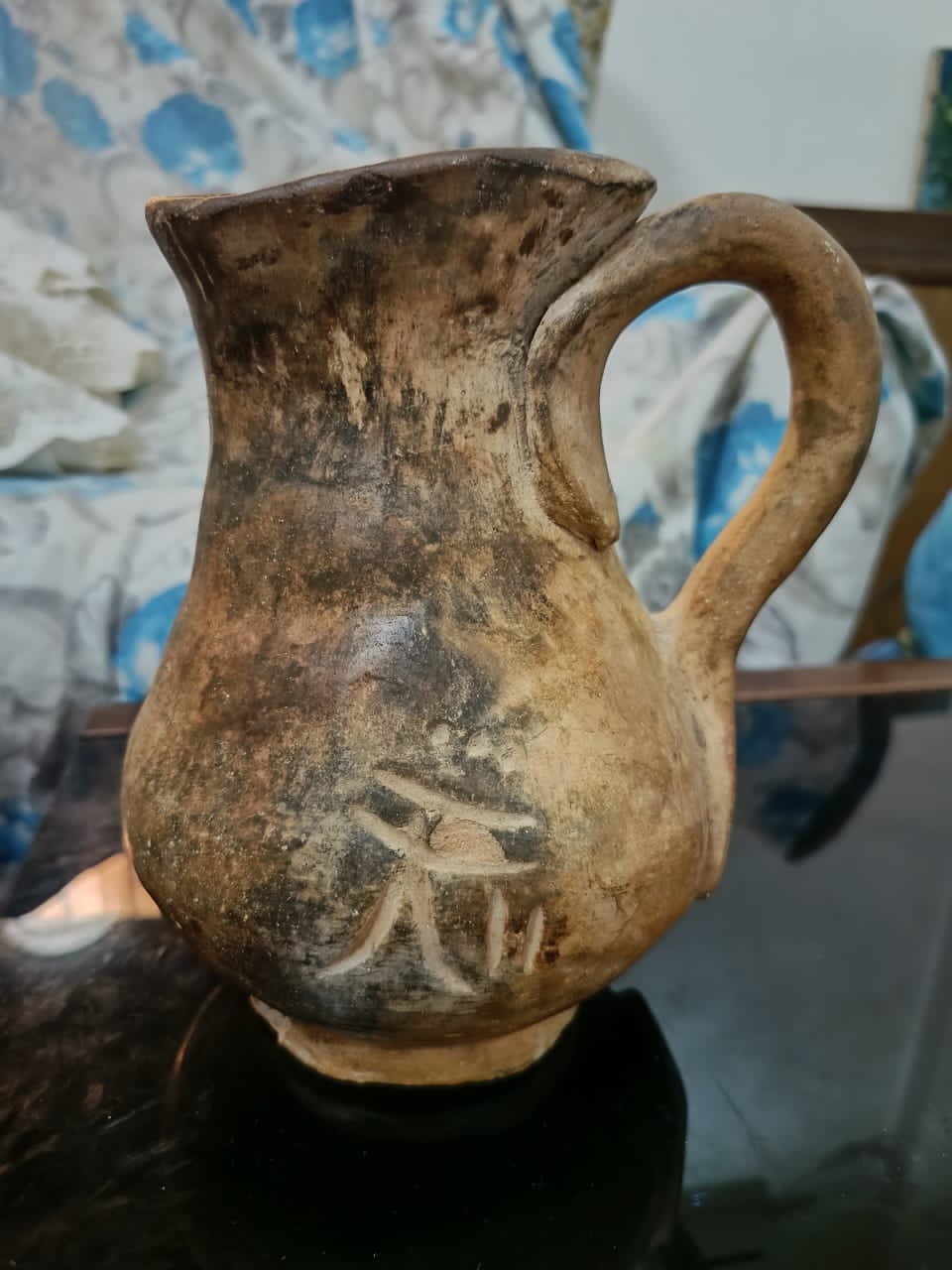 أنية صينية قديمة من صلصال.
20cm/14cm