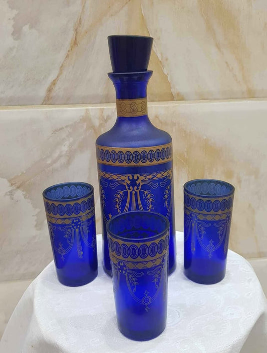 تحفة ستيل لويس من زجاج أزرق.         طولها 26cm