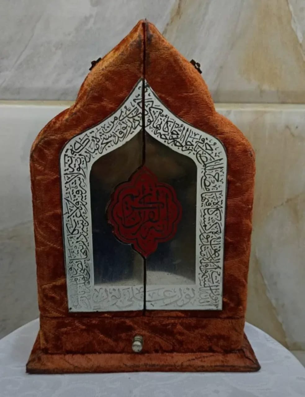 صندوق مصحف ومسابح عتيق