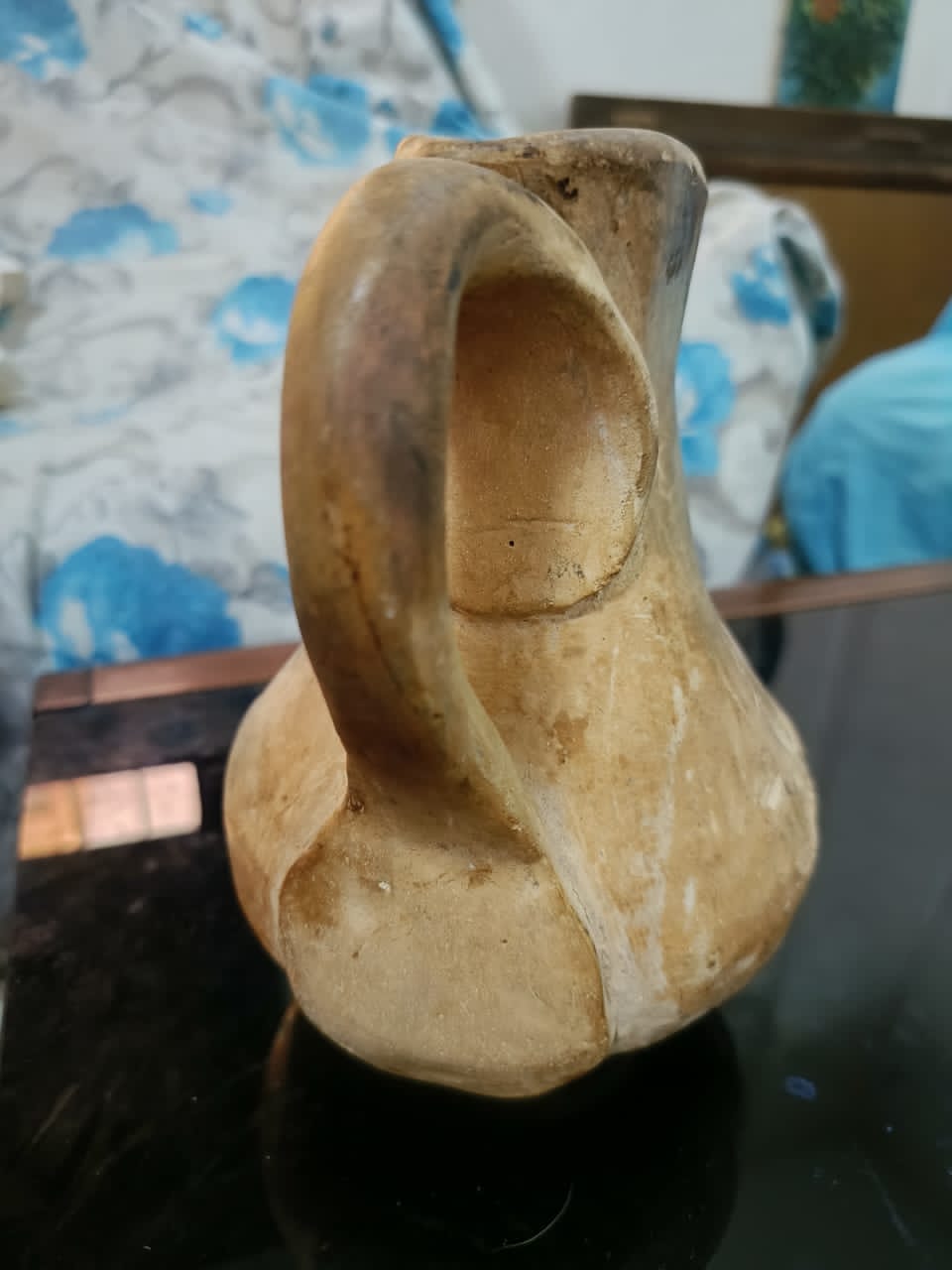 أنية صينية قديمة من صلصال.
20cm/14cm