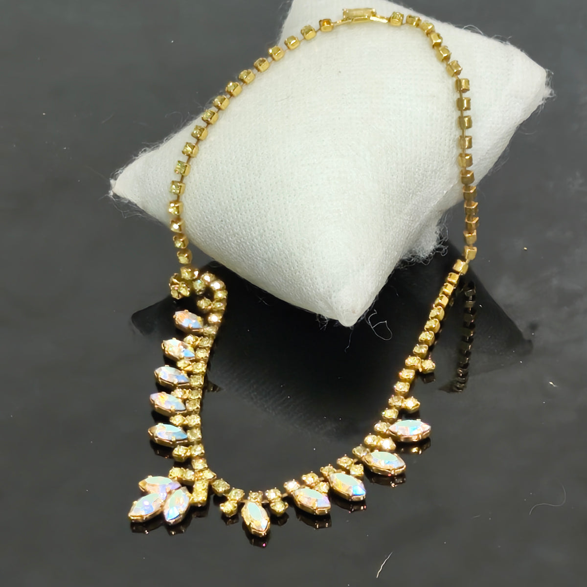 سلسلة بلاكي بالحجر
طول مغلق 17cm
Prix 4500