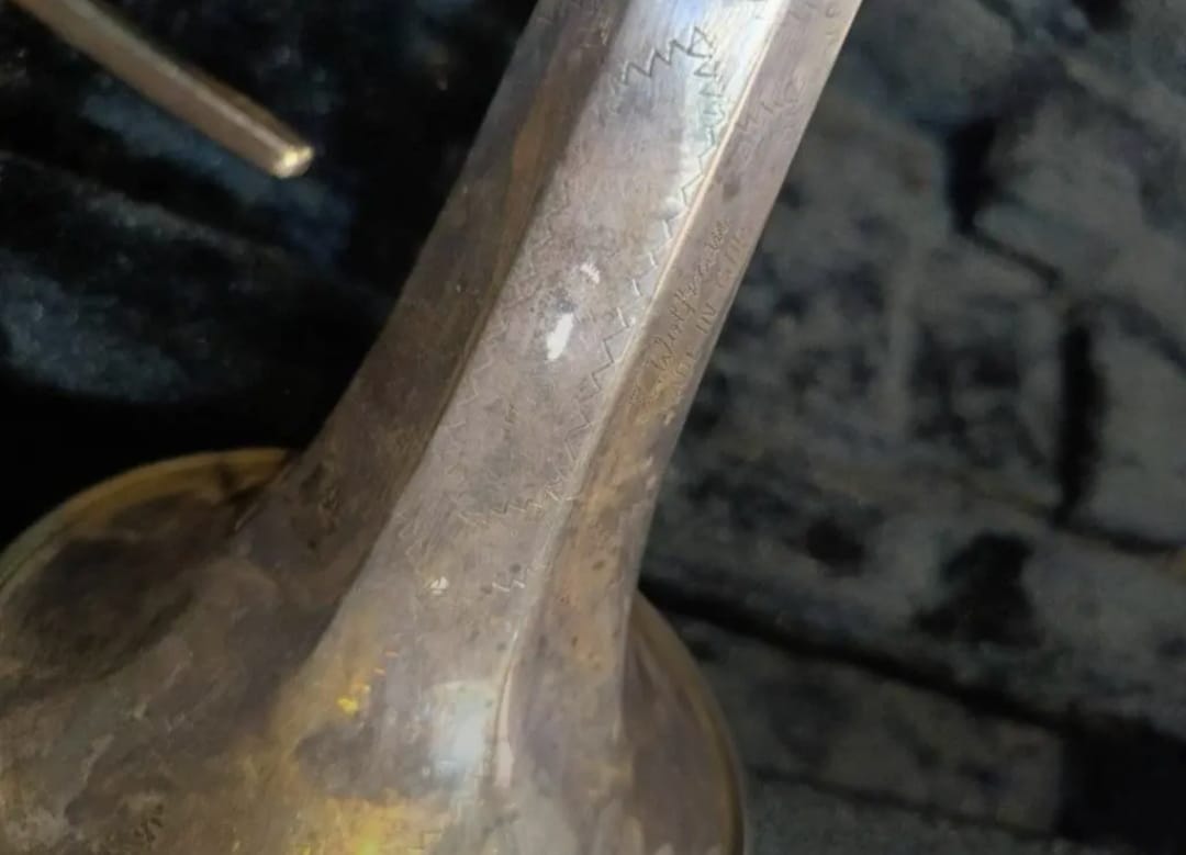 Ancien trompette en argent