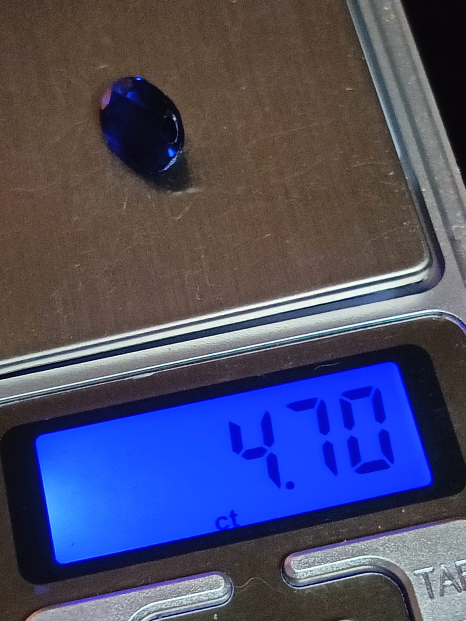 Pierre saphir bleu