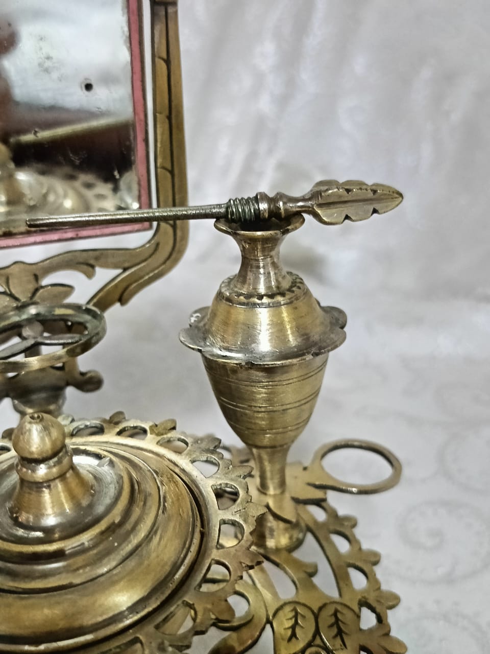 طاولة زينة عربية قديمة