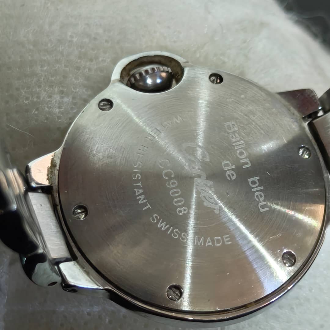 Montre cartier femme quartz/مليون ومتين
سعر 12000
