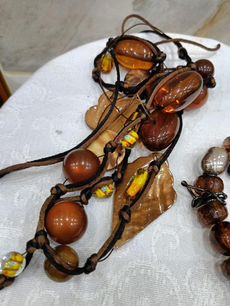 عقد و سوار  بأحجار