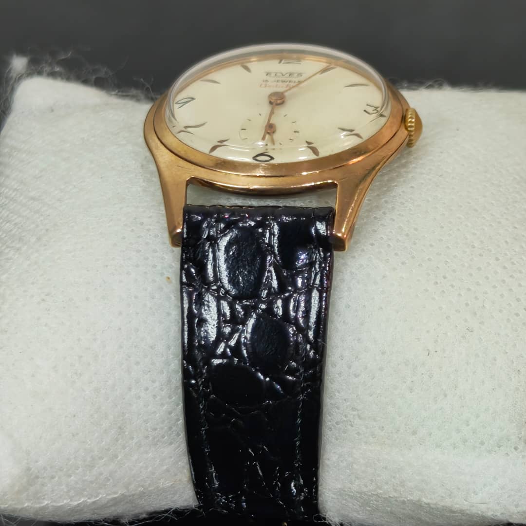 Montre élèves mécanique vintage original 
36mm
Prix 15000